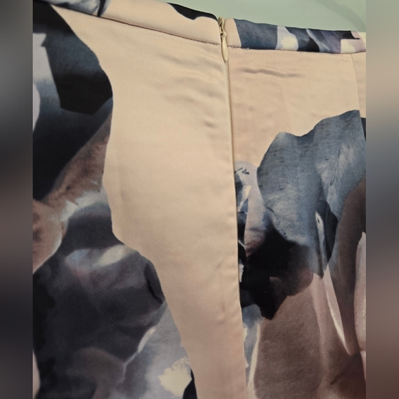 Elegant Floral skirt - Picture 2 of 7